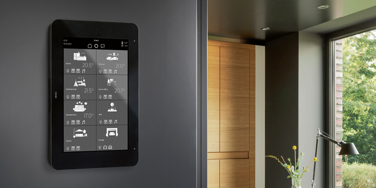 JUNG Smart Panel 8 bei Sögüt Elektroinstallationen in Waiblingen